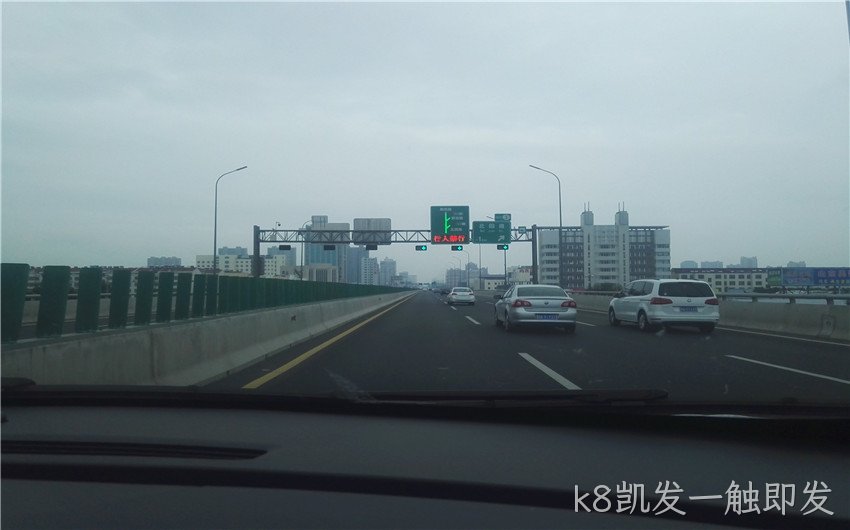 智能信号灯与交通诱导屏