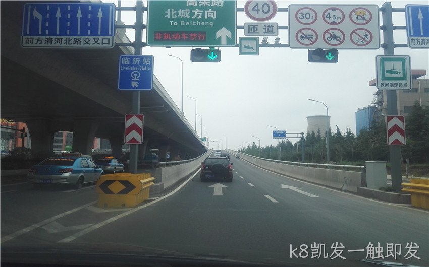 交通诱导屏的警告作用