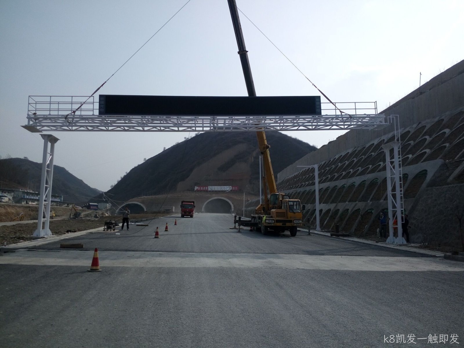 门架式可变信息情报板案例|陕西省延安市门架式可变信息情报板项目---k8凯发一触即发