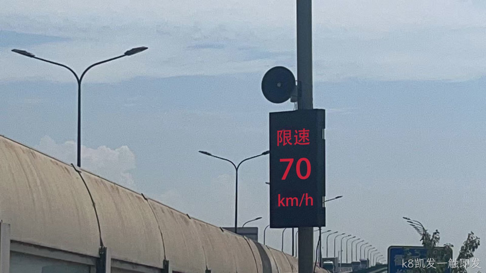 桥梁预警屏案例