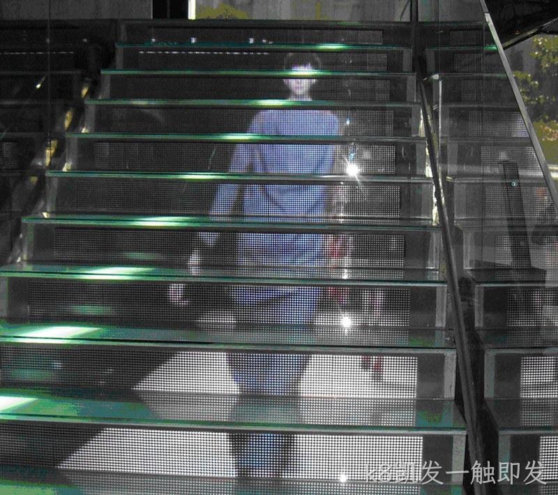 桂林led显示屏电梯应用
